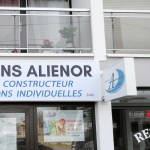 enseigne-drapeau-caisson-lumineuse