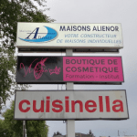 enseigne-drapeau-lumineuse