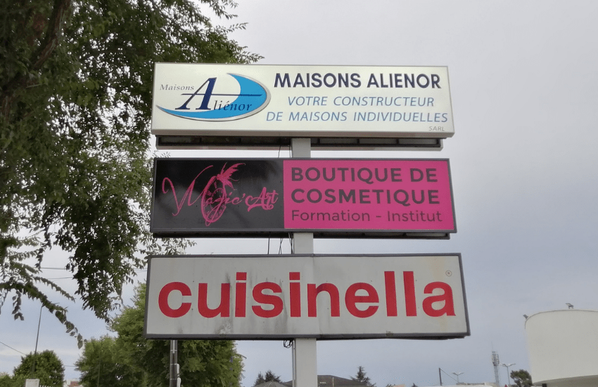 enseigne-drapeau-lumineuse